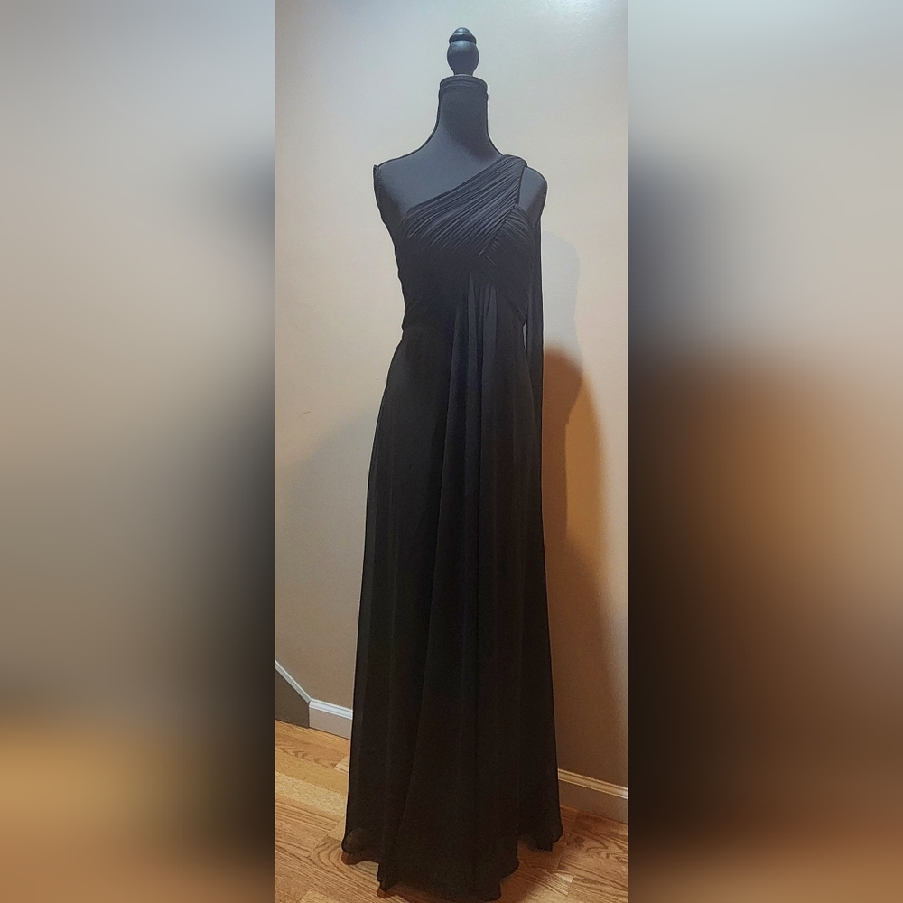 Black One-Shoulder Evening Gown